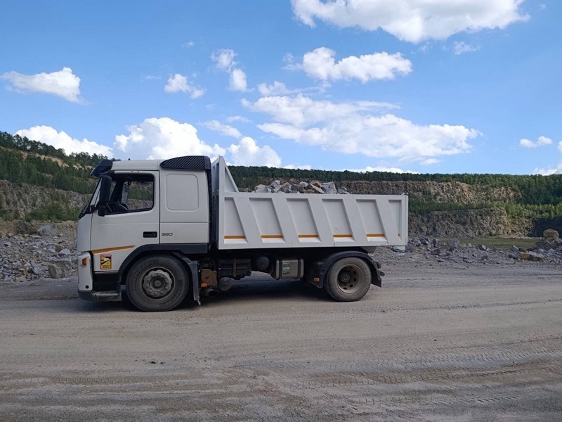 Самоскид Volvo Процков Буд у кар'єрі